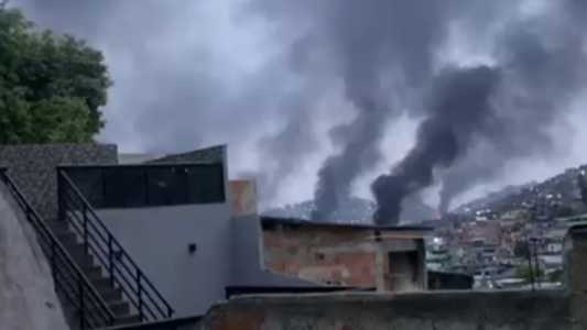Megaoperação contra traficantes do Comando Vermelho (CV), realizada nesta terça-feira (28) no Rio de Janeiro, resultou na morte de dezenas de pessoas