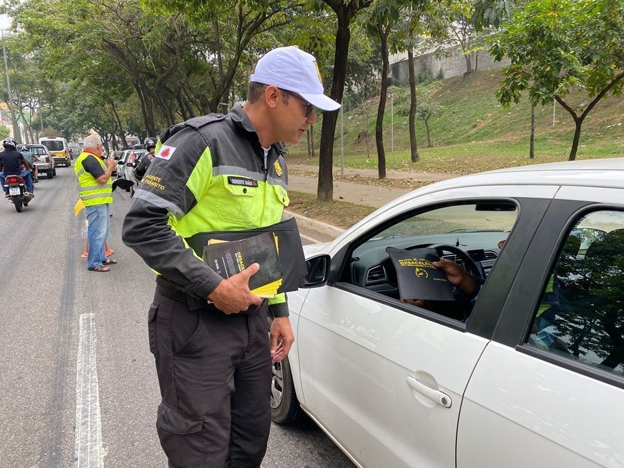Blitz educativa no Dia do Motorista em Ipatinga reforça a importância do respeito às leis de trânsito