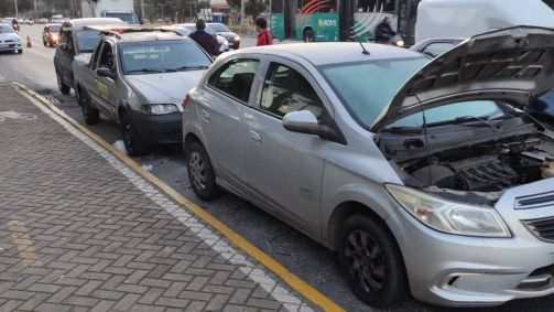 Dia livre de impostos: postos vendem gasolina a R$3,77 em BH e consumidores protestam contra 'alta carga tributária'