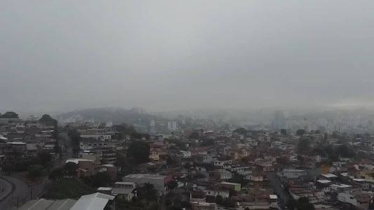 Dia tem previsão de pancadas de chuva com até 50 mm/dia