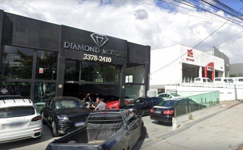 Clientes e funcionários da Diamond Motors Veículos Limitada, uma loja de venda de carros de luxo na Avenida Barão Homem de Melo, na região oeste de BH, denunciam serem vítimas de um gigantesco esquema de estelionato