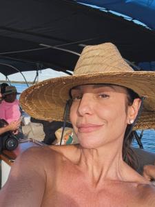Ivete Sangalo curte passeio em Juazeiro, na Bahia