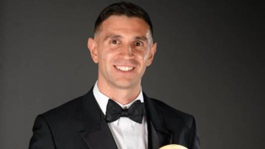 Dibu Martínez venceu o prêmio de melhor goleiro do mundo
