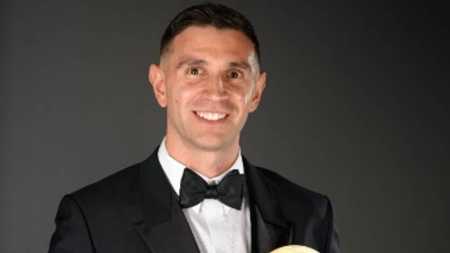 Dibu Martínez venceu o prêmio de melhor goleiro do mundo