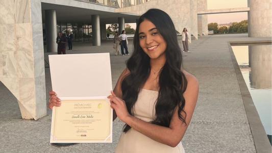 Samille Malta foi a única estudante de escola pública a tirar nota mil na redação do Enem 2024
