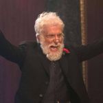 Com quase um século de idade, ator mais velho a ganhar Emmy conta segredo da longevidade