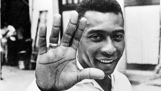 Didi, o cabelereiro de Pelé. Até 2015 cortou 1.000 vezes o cabelo do Rei do Futebol.