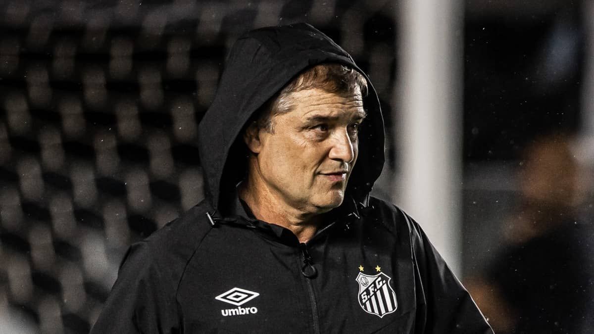 Santos demite o técnico Diego Aguirre após goleada para o Cruzeiro