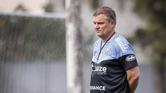Diego Aguirre em treinamento do Santos no CT Rei Pelé