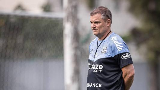 Diego Aguirre em treinamento do Santos no CT Rei Pelé