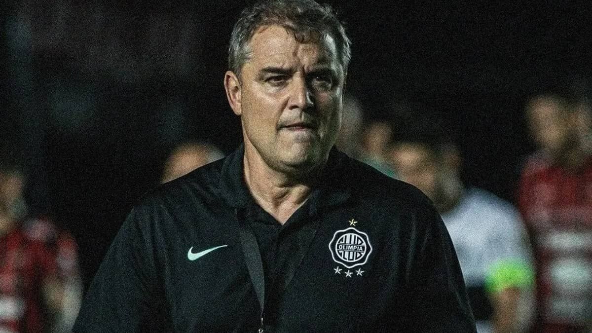 Santos oficializa contratação do técnico Diego Aguirre