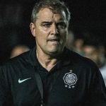 Santos oficializa contratação do técnico Diego Aguirre