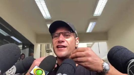 Diego Alemão chamou repórteres de 'urubus' ao deixar delegacia no Rio