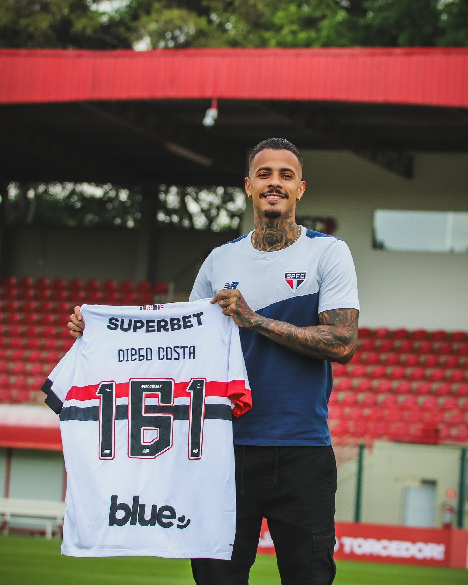 São Paulo anuncia venda de zagueiro para time russo; veja valores