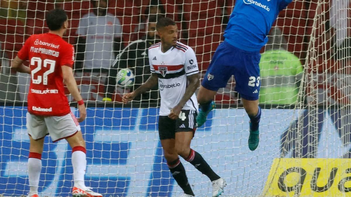Diego Costa diz que 'Brasileiro fica para trás' para o São Paulo