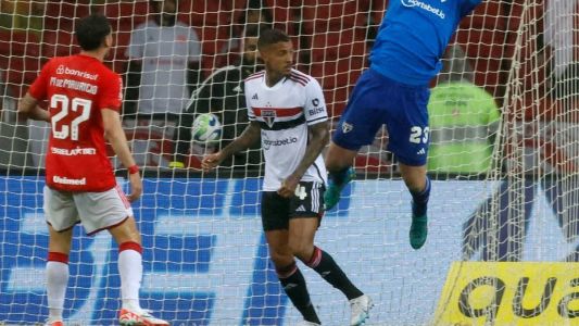 Diego Costa diz que 'Brasileiro fica para trás' para o São Paulo