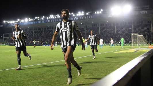 Diego Costa, do Botafogo, durante partida em São Januário