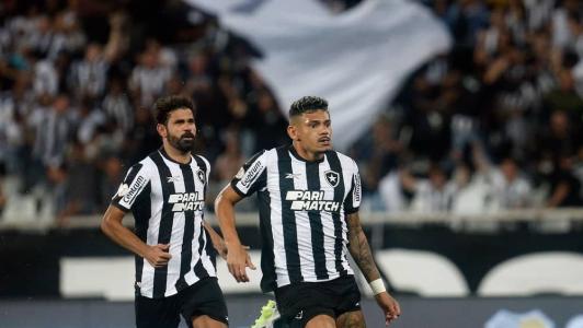 Diego Costa e Tiquinho Soares podem atuar juntos contra o Cruzeiro
