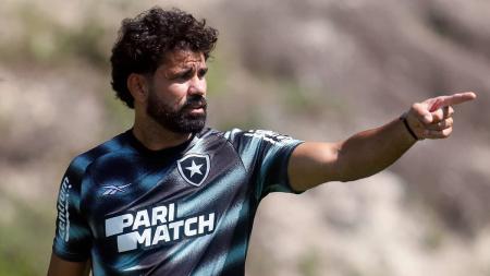 Diego Costa em treino do Botafogo