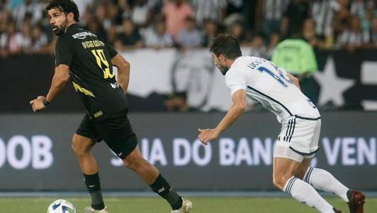 Diego Costa entrou no segundo tempo na vaga de Tiquinho Soares
