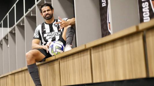 Diego Costa foi regularizado e pode estrear pelo Botafogo neste sábado (19)