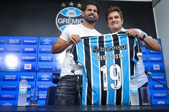 Diego Costa brinca sobre suceder Suárez no Grêmio: ‘Se eu fizer mais gols, vão ter que pagar mais’