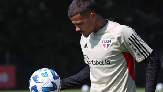 Diego Costa trabalhou com o restante do elenco do São Paulo nesta terça-feira