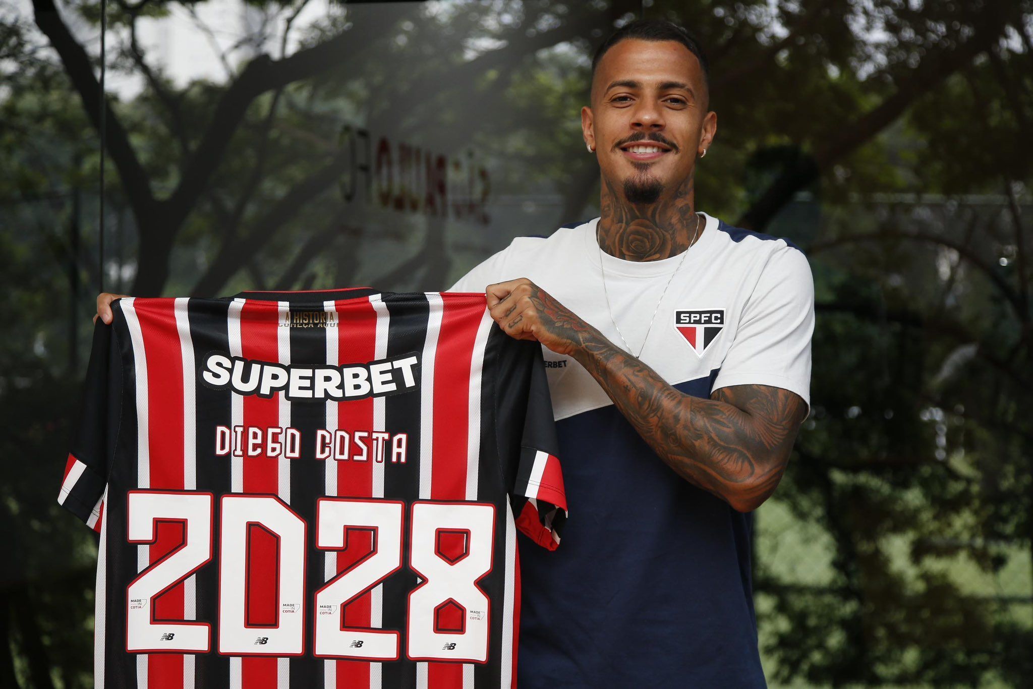 São Paulo renova contrato com zagueiro Diego Costa até 2028