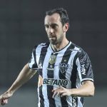 Atlético exalta ex-zagueiro, que anunciou aposentadoria: 'Liderança e entrega'