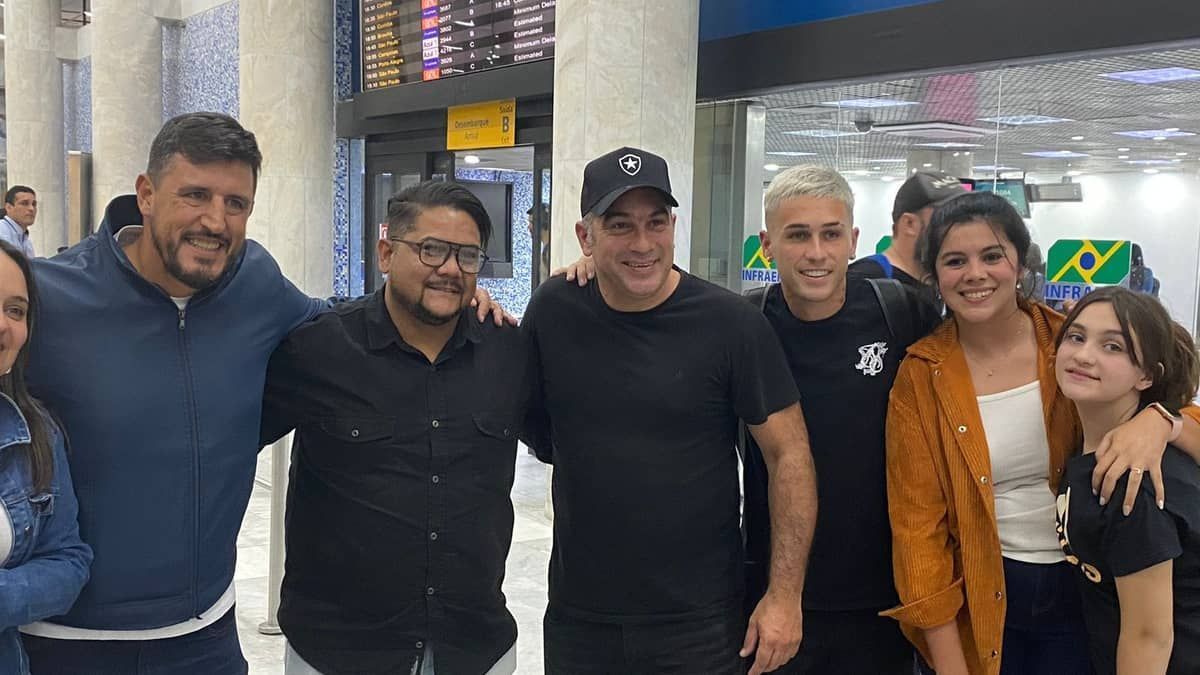 Reforço do Botafogo, Diego Hernández chega ao Rio de Janeiro