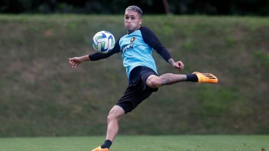 Diego Hernández está integrado aos treinos do Botafogo há semanas