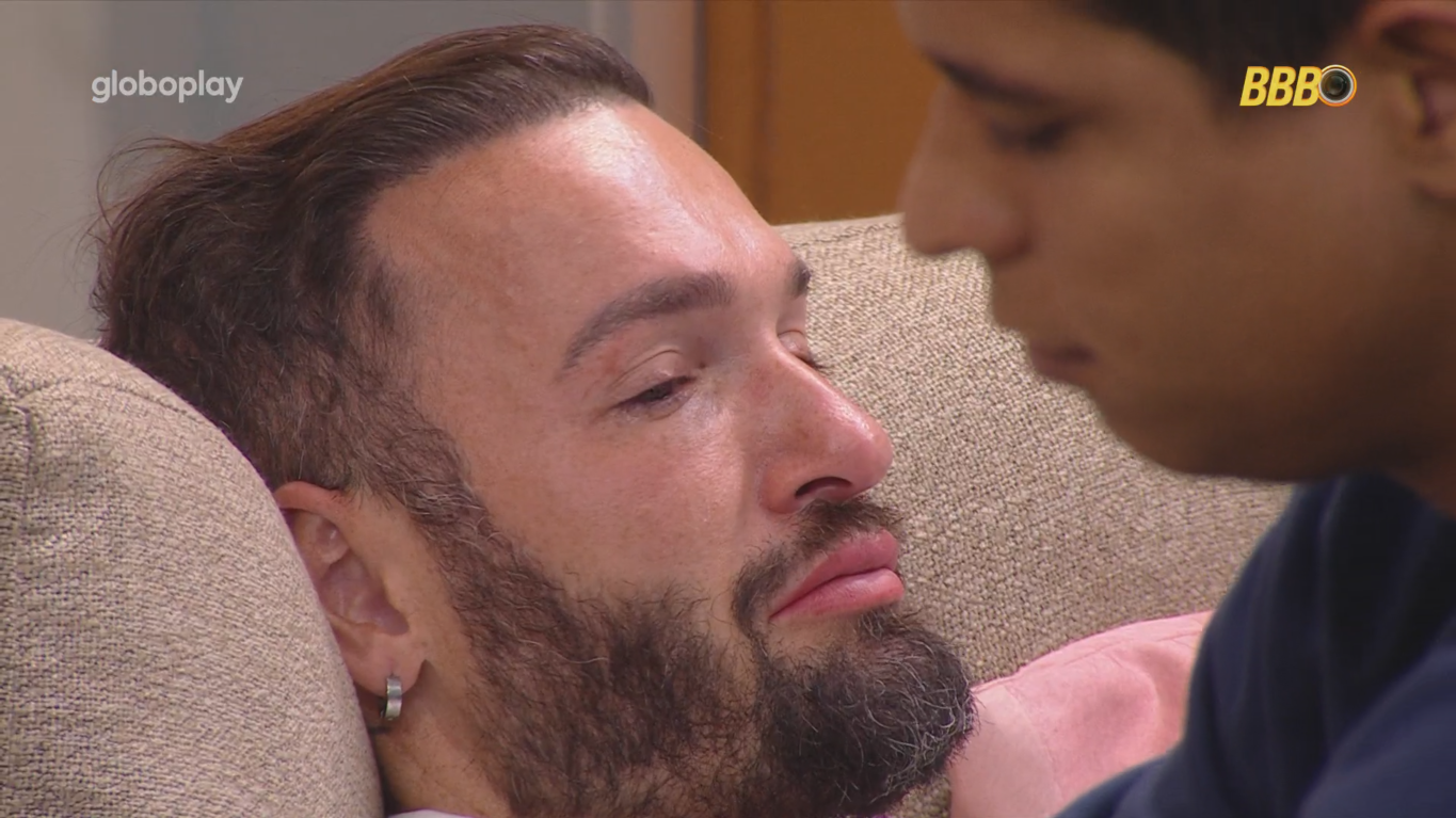 No BBB 25, Diego Hypolito cai no choro após decisão: 'me sentindo péssimo'