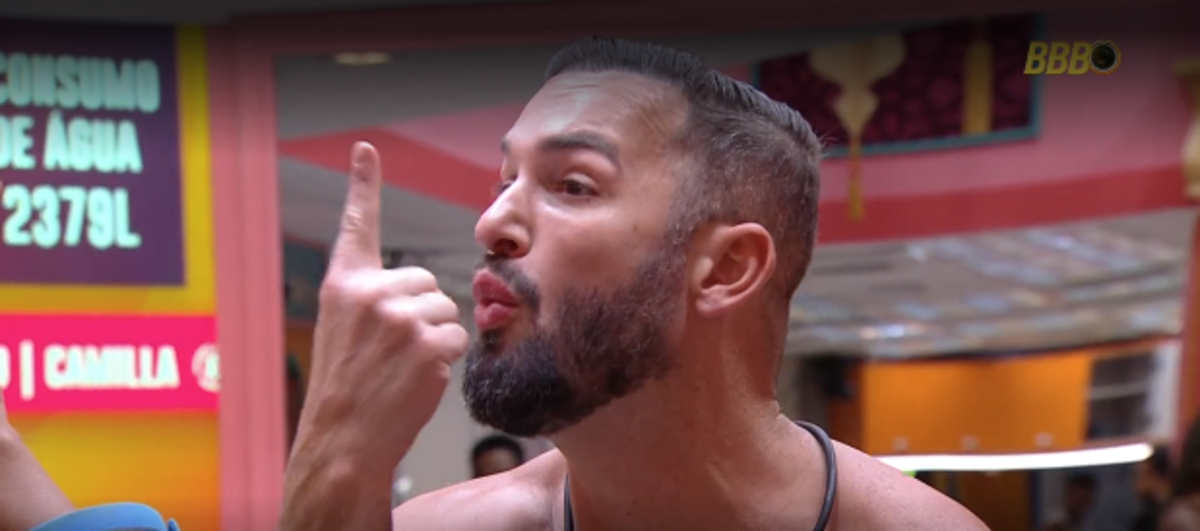 Aos gritos, Diego Hypolito reage após receber críticas negativas: 'Continuo feliz'