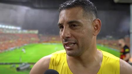 Diego Souza sofreu um corte acima do supercilho direito