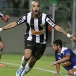 Após conversas, Athletic descarta contratação de Diego Tardelli, ex-Atlético