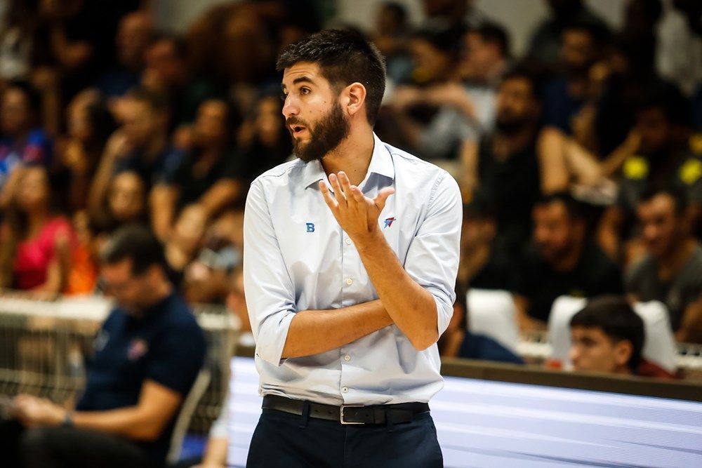 Técnico uruguaio de basquete passa por 'intercâmbio' no Minas e acompanha jogo