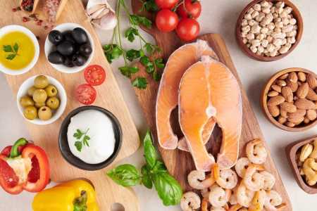Dieta Mediterrânea pode reduzir sintomas de ansiedade e depressão, aponta estudo brasileiro