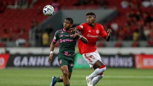 Diferente da Libertadores, no confronto do Brasileirão, Colorado e Tricolor foram apáticos