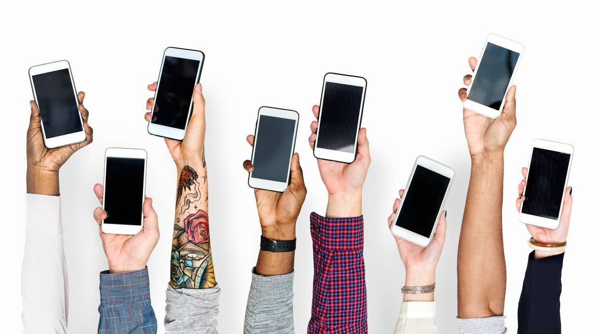 O celular não carrega? Confira o passo a passo para tentar recuperá-lo