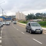 Pais e moradores denunciam dificuldade de travessia na Via São Pedro em JF