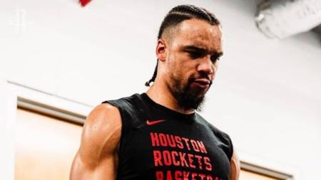 Dillon Brooks foi expulso logo na estreia pelo Houston Rockets na NBA