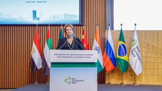 Dilma Rousseff em cerimônia de posse no Banco dos Brics