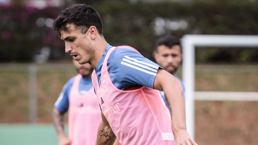 Dinenno faz desabafo emocionante após lesão pelo Cruzeiro e manda recado à torcida