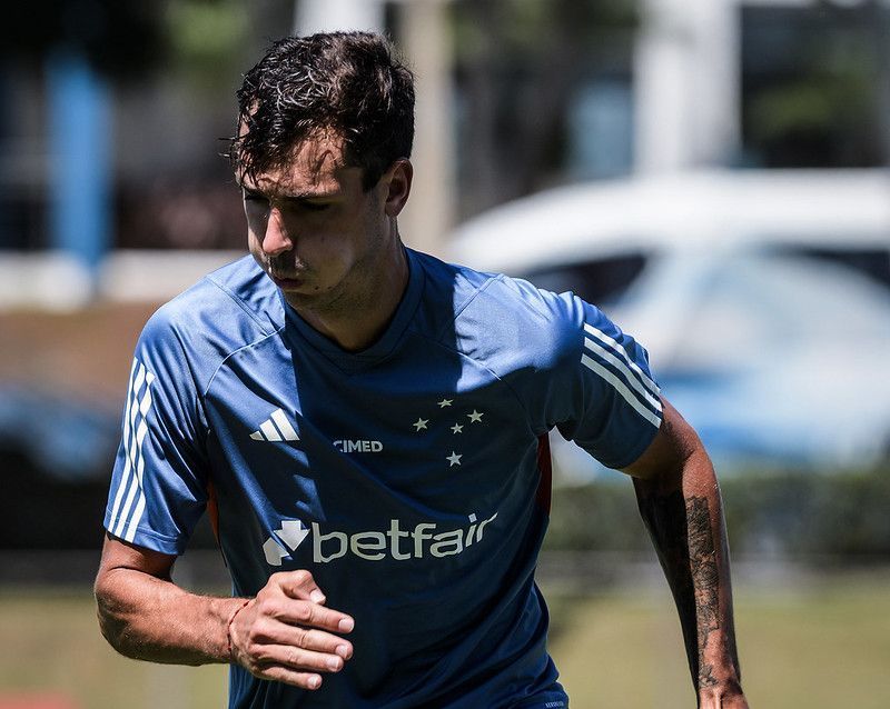 Atacante do Cruzeiro sofre 'combo de lesões' e vira problema na Toca II