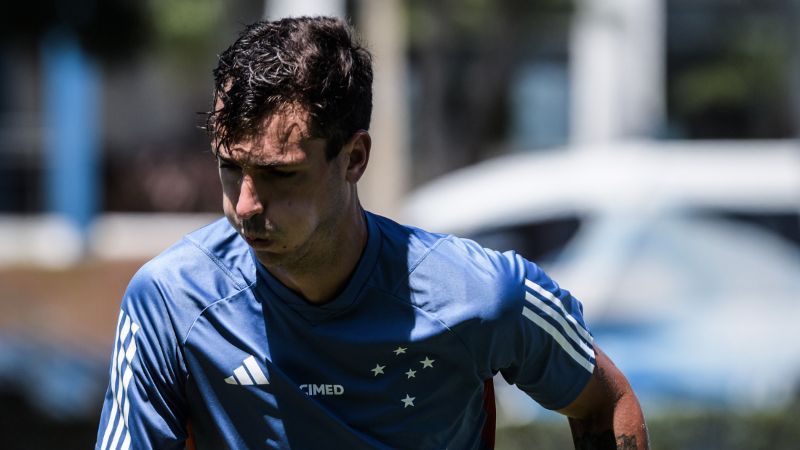 Dinenno manda recado à torcida do Cruzeiro após confirmação de cirurgia