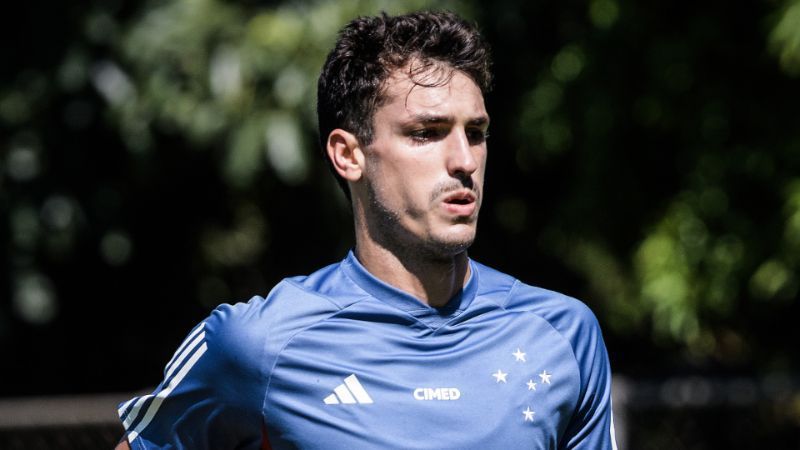 Dinenno, do Cruzeiro, avança em recuperação de lesão