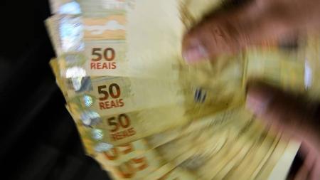 A recomposição salarial é resultado de acordo entre o governo e mais de 100 entidades representativas da categoria