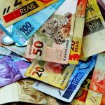 Segunda parcela do 13º salário é paga nesta sexta (19) e injeta bilhões na economia de MG