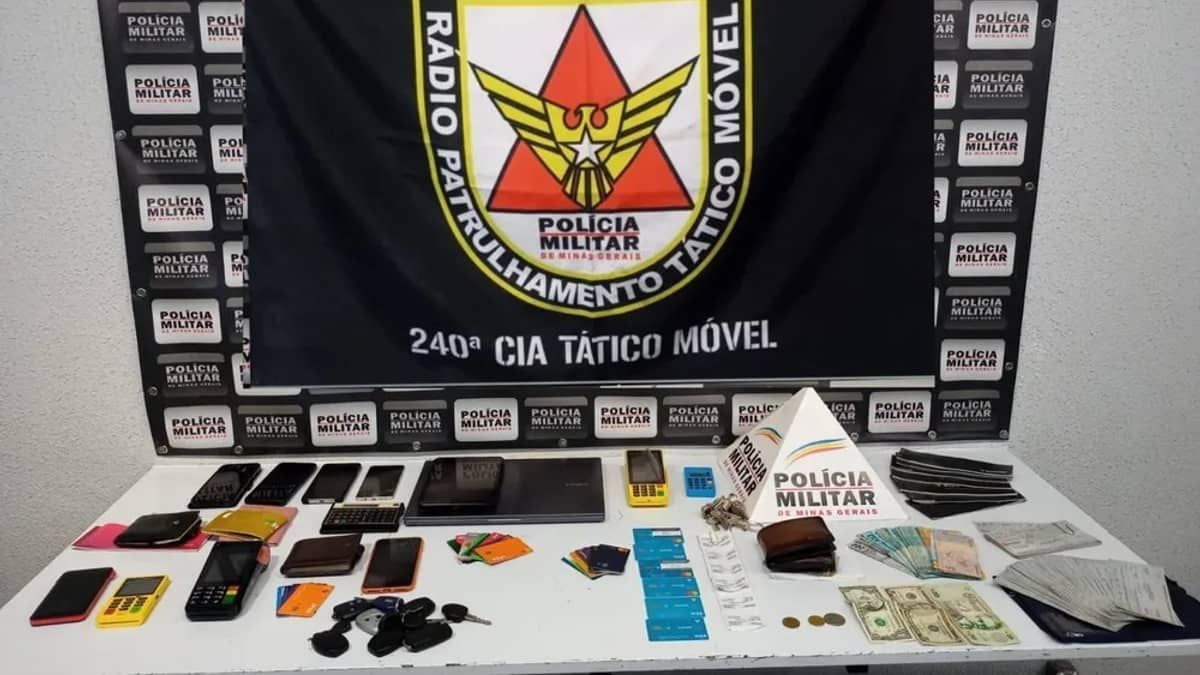 PM encontra mais de meio milhão em cheques na casa de suspeito de furto em MG