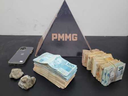 Dinheiro e droga apreendidos pela PMMG